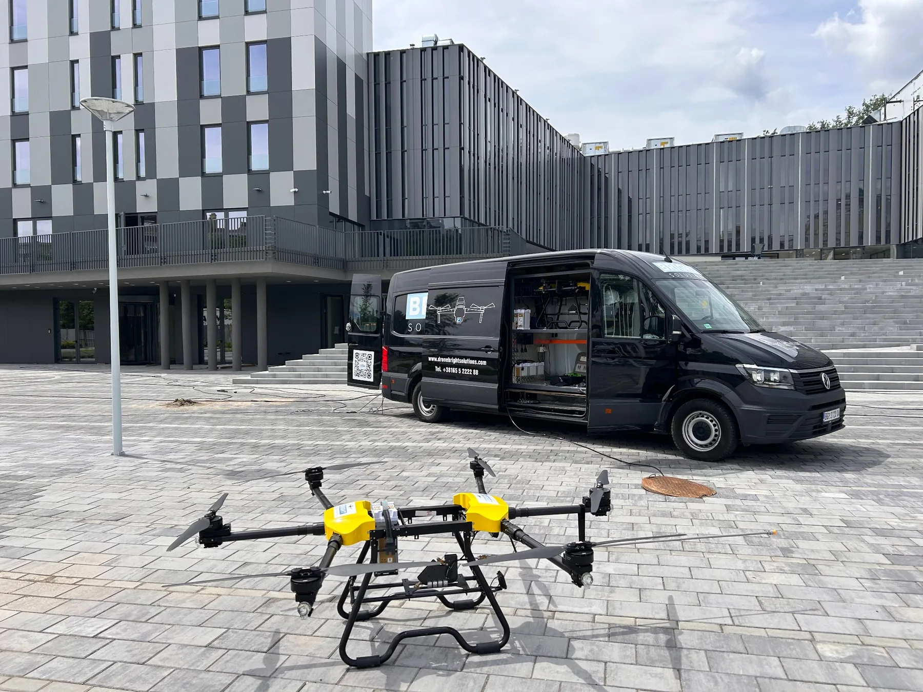 Drone washing facade